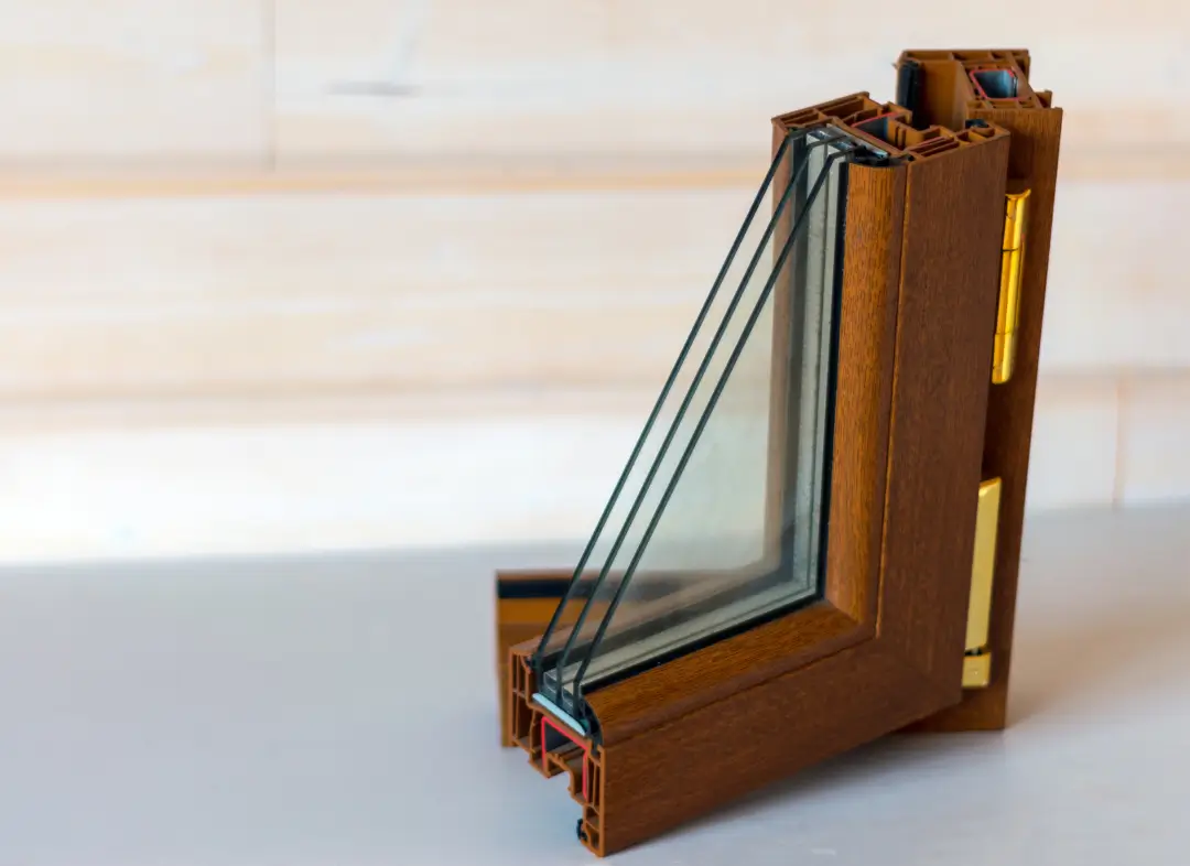 Installation de fenêtre en bois sur mesure Tende